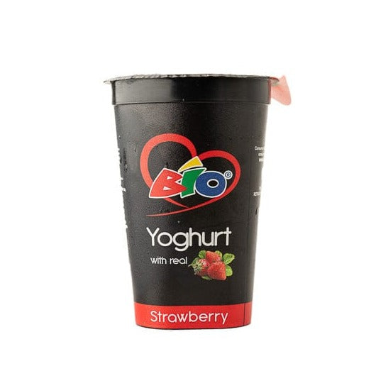 Bio yoghurt with real strawberry at zucchini